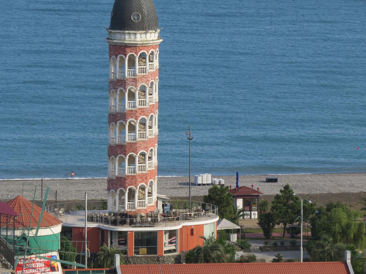 Real Palace 18 Pirosmani Lägenhet Batumi Exteriör bild